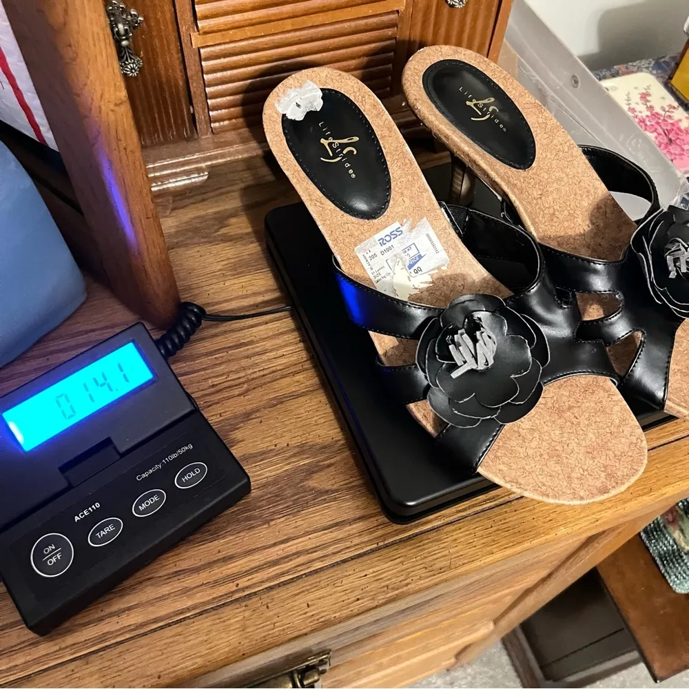 Life Stride Kitten Heel Sandals Black Open Toe Size 10 Floral embellishments - Image 8