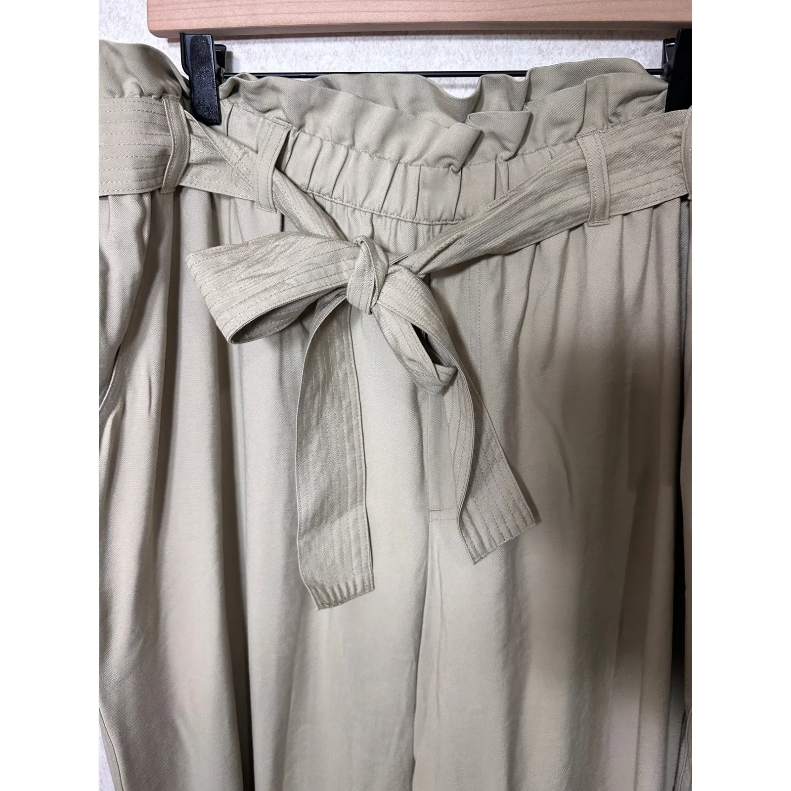 A New‎ Day Women's XXL Beige Paperbag High Rise Waist Cropped Pants Trousers NWT - Image 5