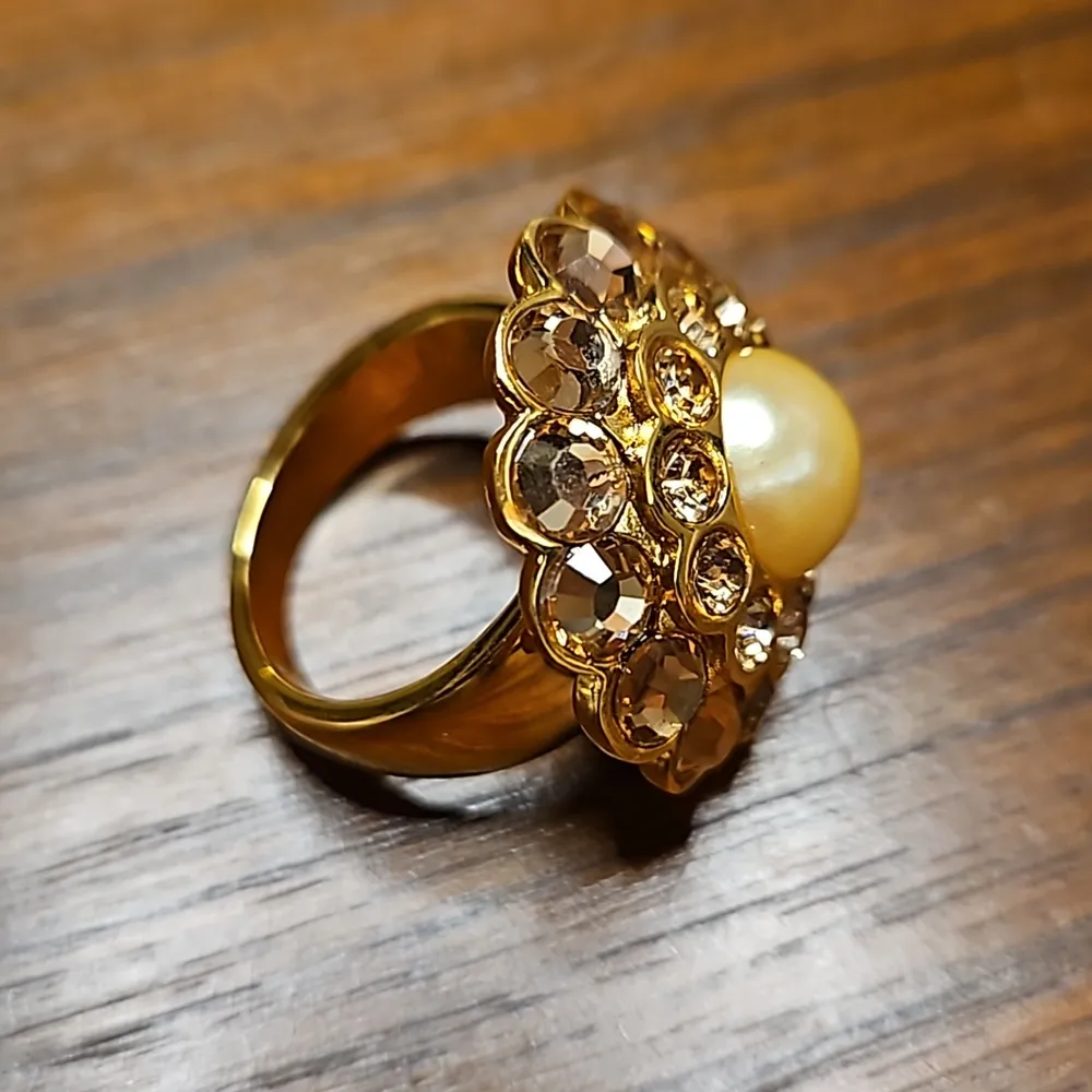 💕ST. JOHN💕 Statement Cocktail Ring ~ Imitation Pearl Gold Jewels 8 NWOT - Image 7