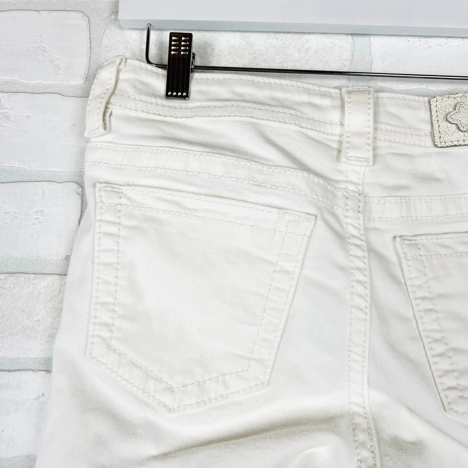 Miss Me Jeans Women's‎ 28 White Embroidered Floral Boyfriend Capri Cropped - Image 10