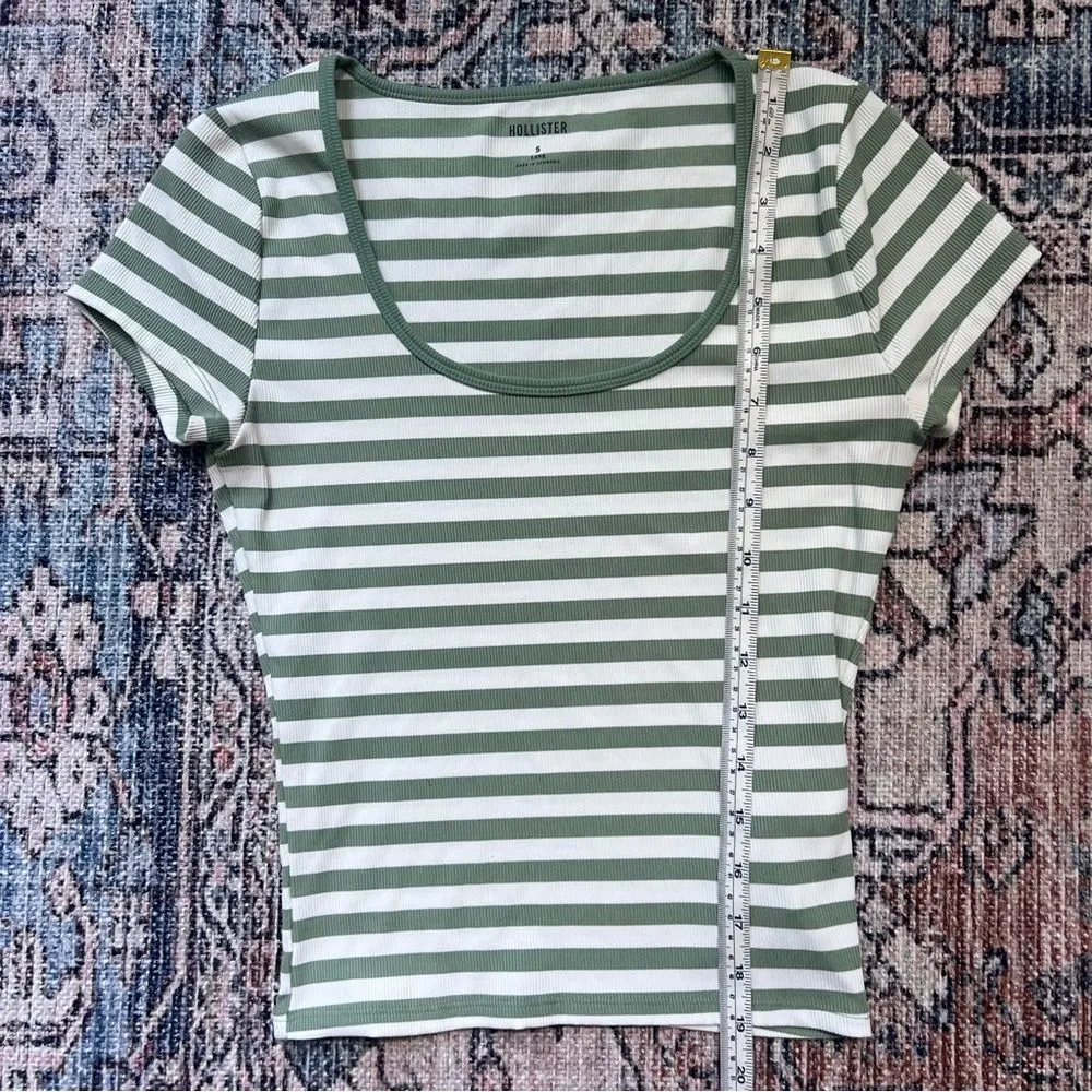 Hollister Ribbed Seamless Fabric Scoop Baby Tee Size Small Green White Stripes - Image 7