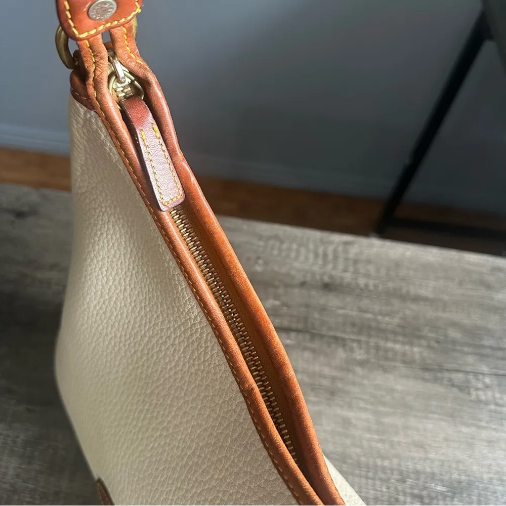 Vintage Dooney & Bourke All Weather Leather Handbag Shoulder Hobo Bag Purse - Image 9