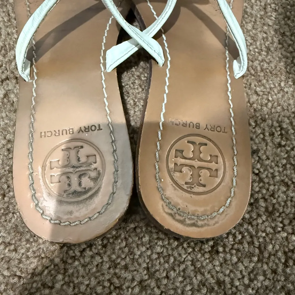 Tory Burch Leighanne Tan Ivory Leather Bow‎ Logo Thong Sandals Flip Flops 8.5  N - Image 7