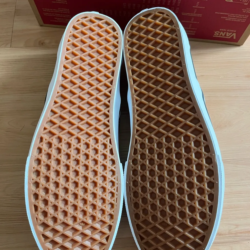 Vans Classic Slip-On 'Reflective Flame' Women 10.0 US Mens 8.5 US - Image 9