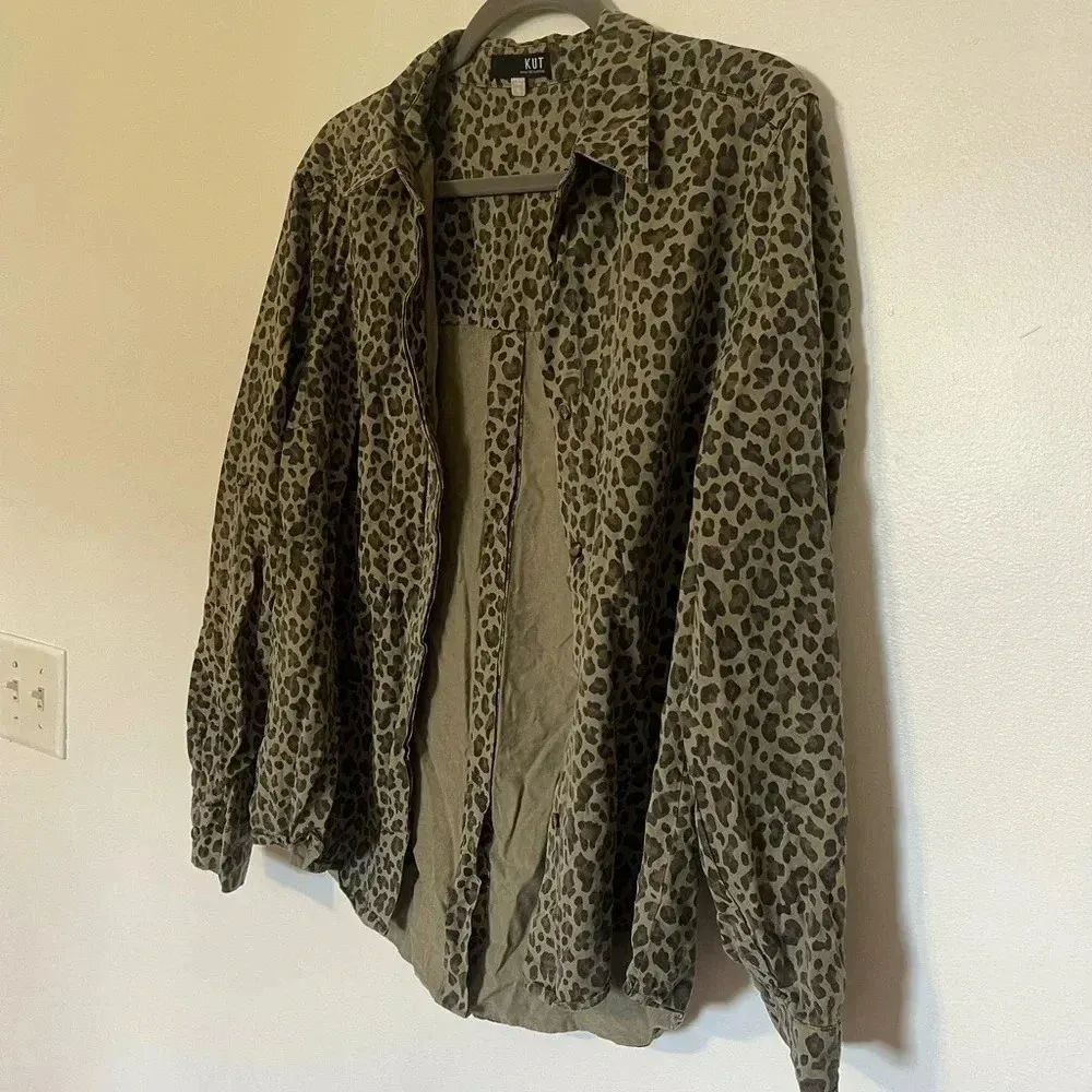KUT from the Cloth Y2K green/black animal print button down fall top - Image 4
