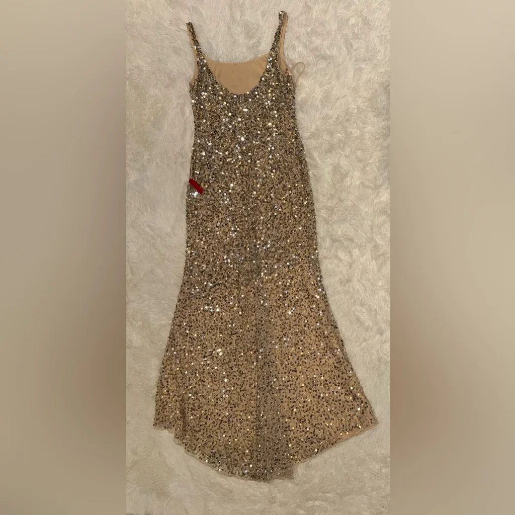 NEW Mac Duggal Square neck Gold Sequined Low Back Slip Gown Sz 8 - Image 7