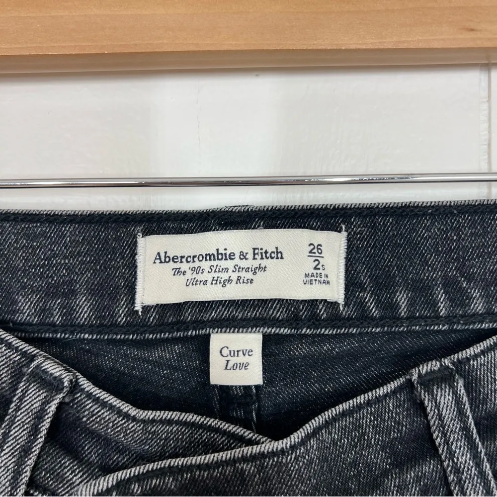 Abercrombie & Fitch Black Ultra High Rise The ‘90s Slim Straight Jean - Image 5