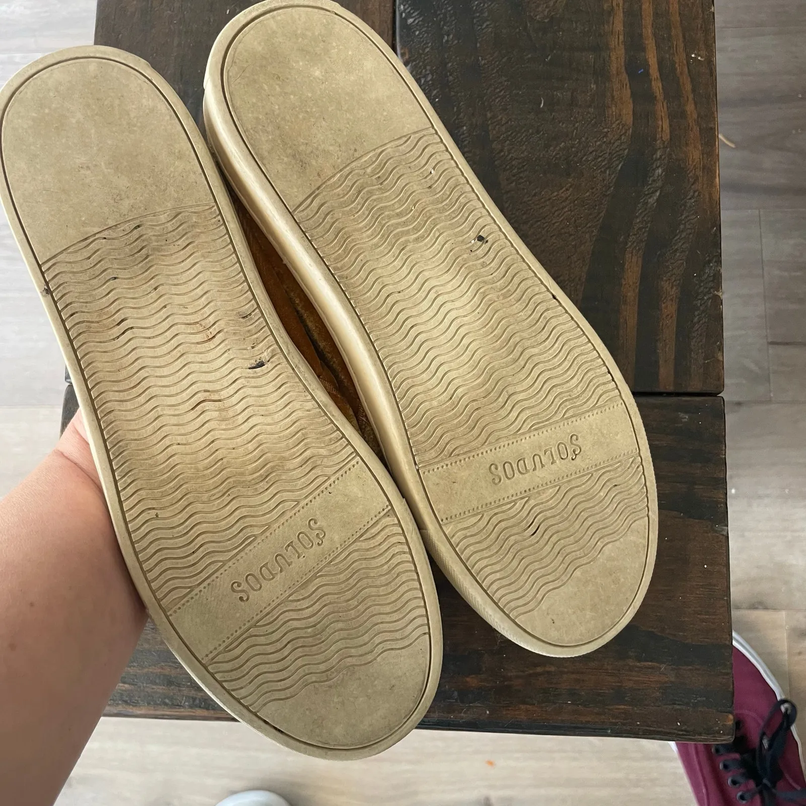 Soludos Velvet Women's Size 7 Gold Loafer Sneaker Peacock Embroidered Slip On - Image 5