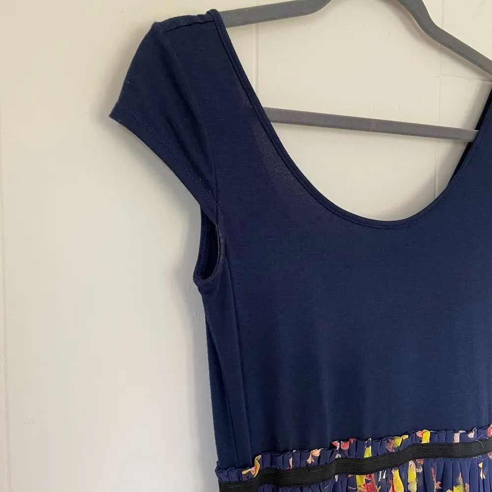 Xhiliration dress size medium pleated floral print high low hem scoop neck - Image 3