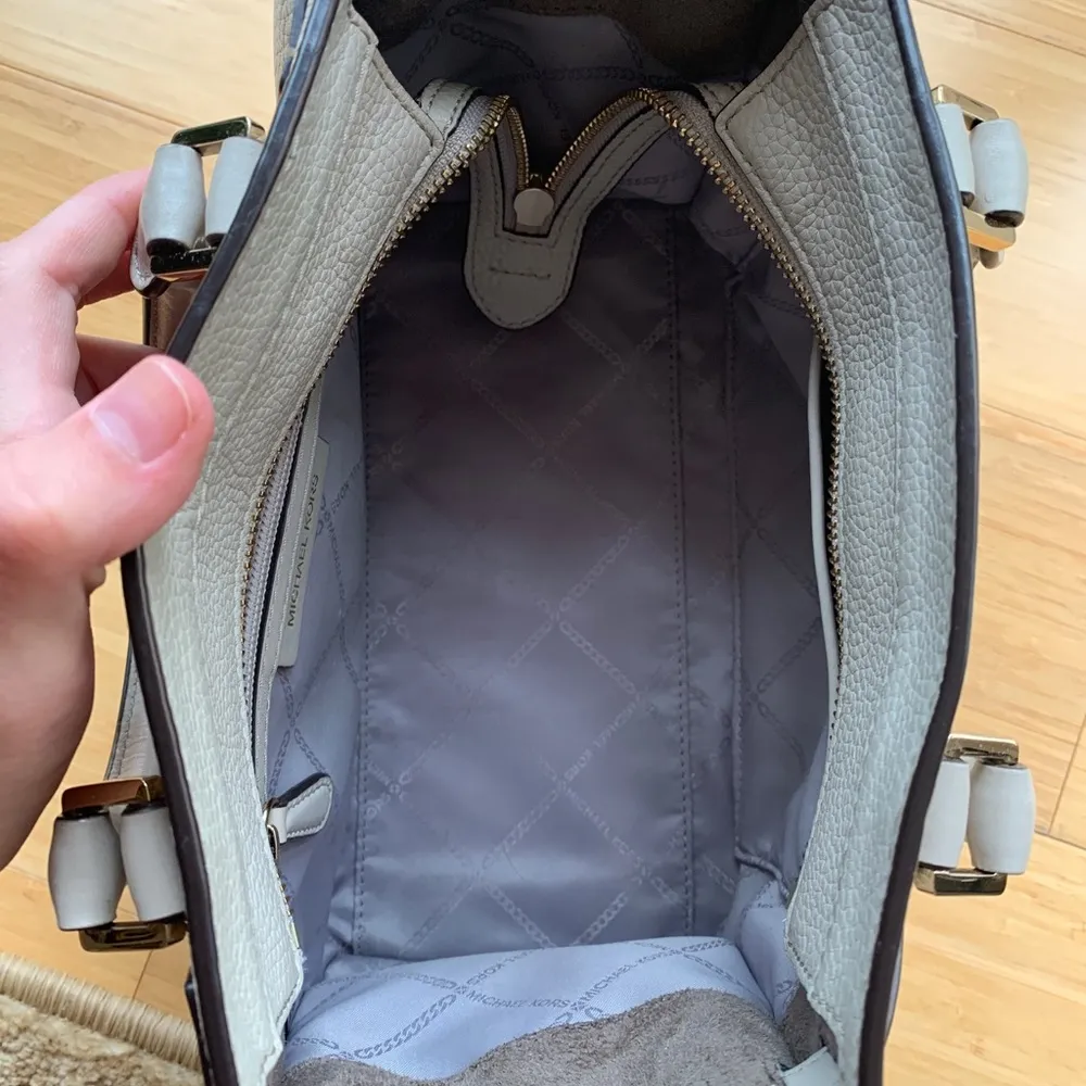 Micheal kors purse - Image 8