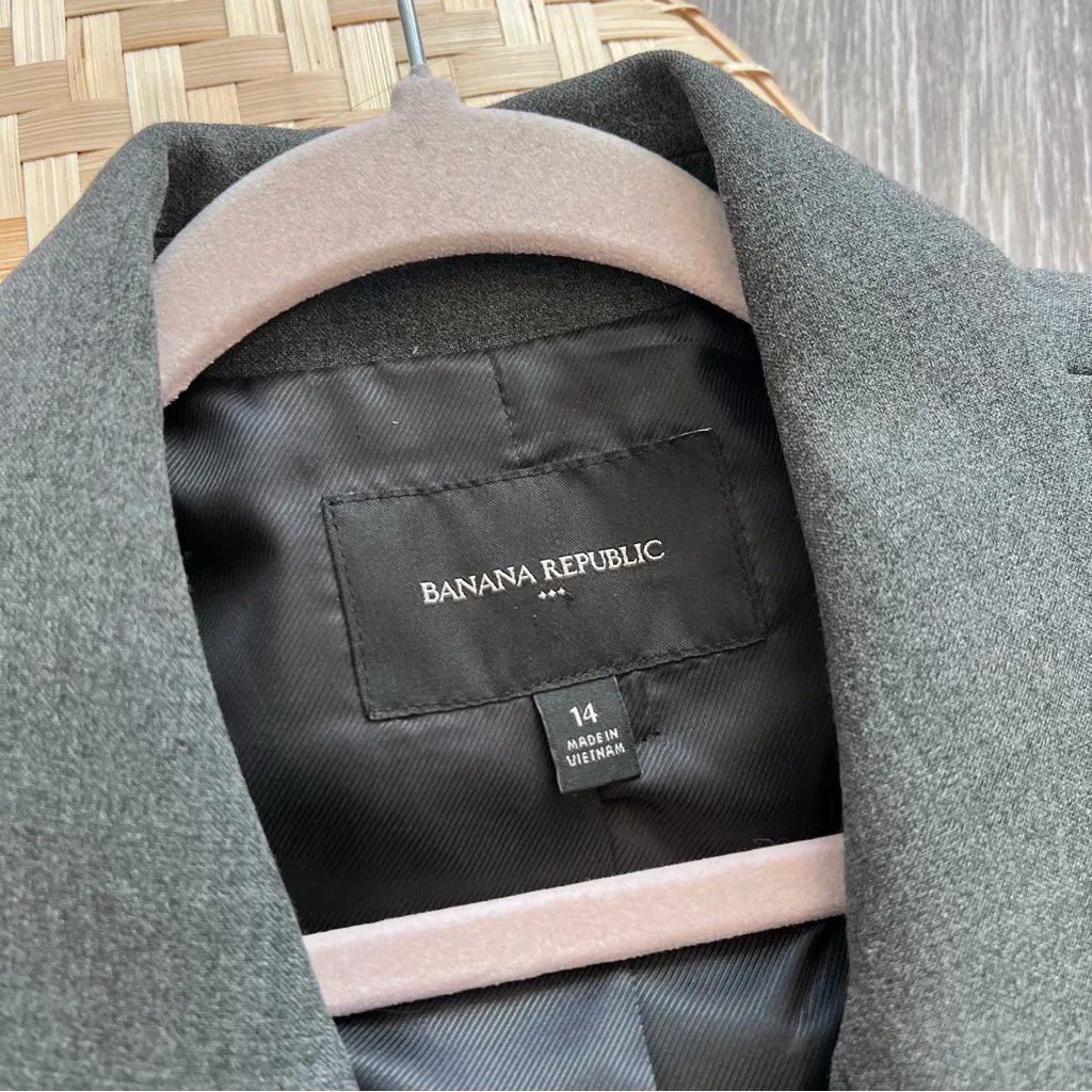 Banana republic double weave powerhouse asymmetrical blazer‎ dark charcoal gray - Image 3