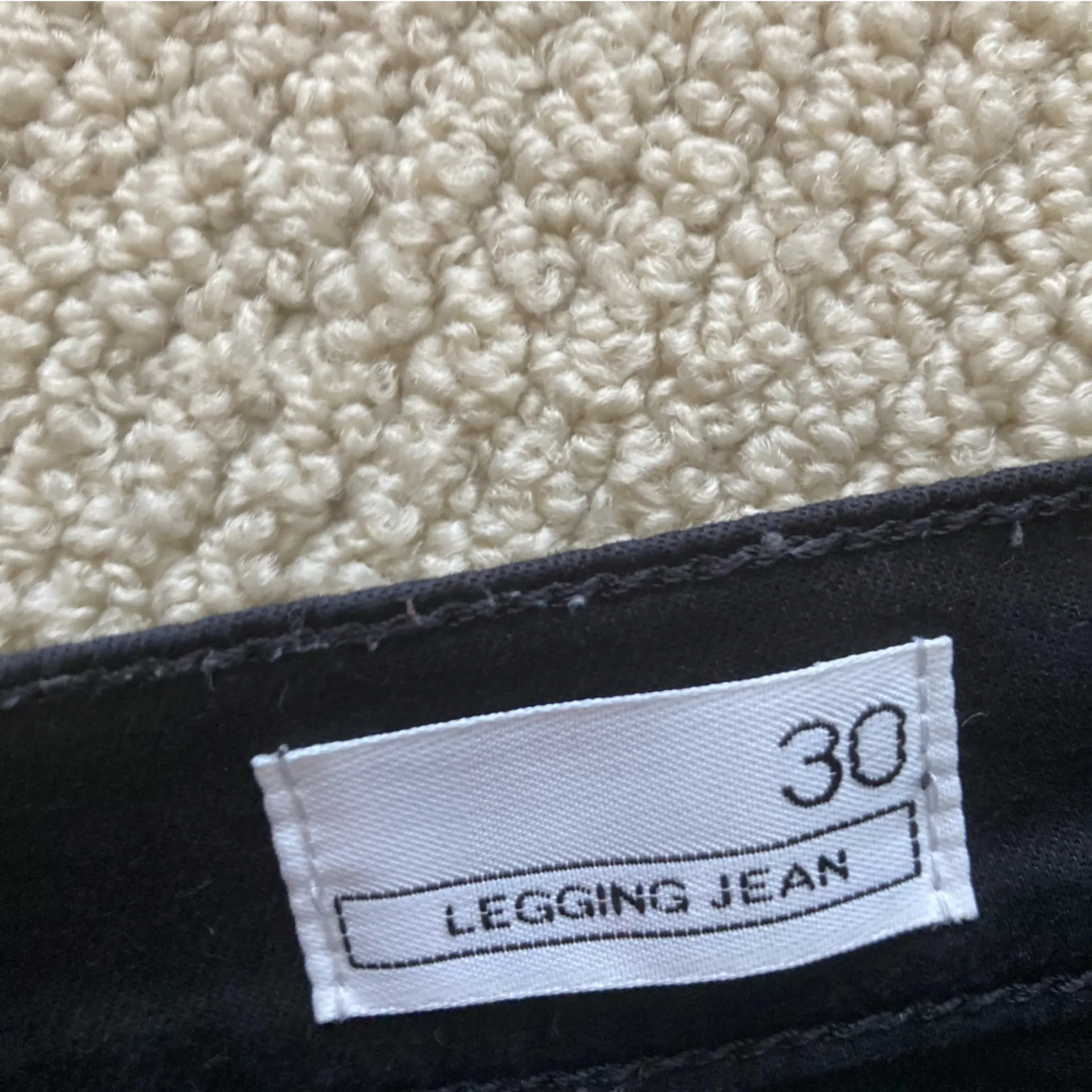 Gap 1969 Black Shine Skinny Legging Jeans Size 30 Stretch Pants Bottoms EUC - Image 2