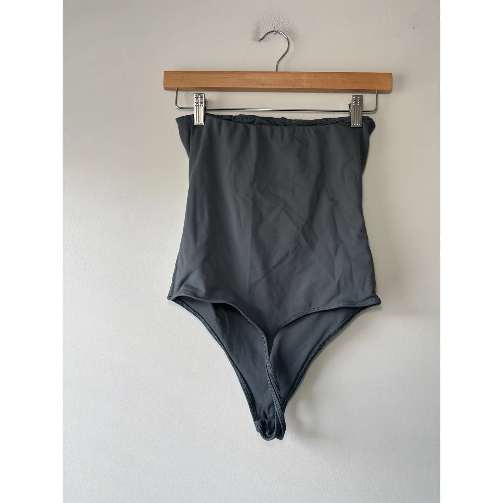 Babaton Aritzia‎ Charcoal Contour Strapless Tube Thong Bodysuit Top Size Medium - Image 5