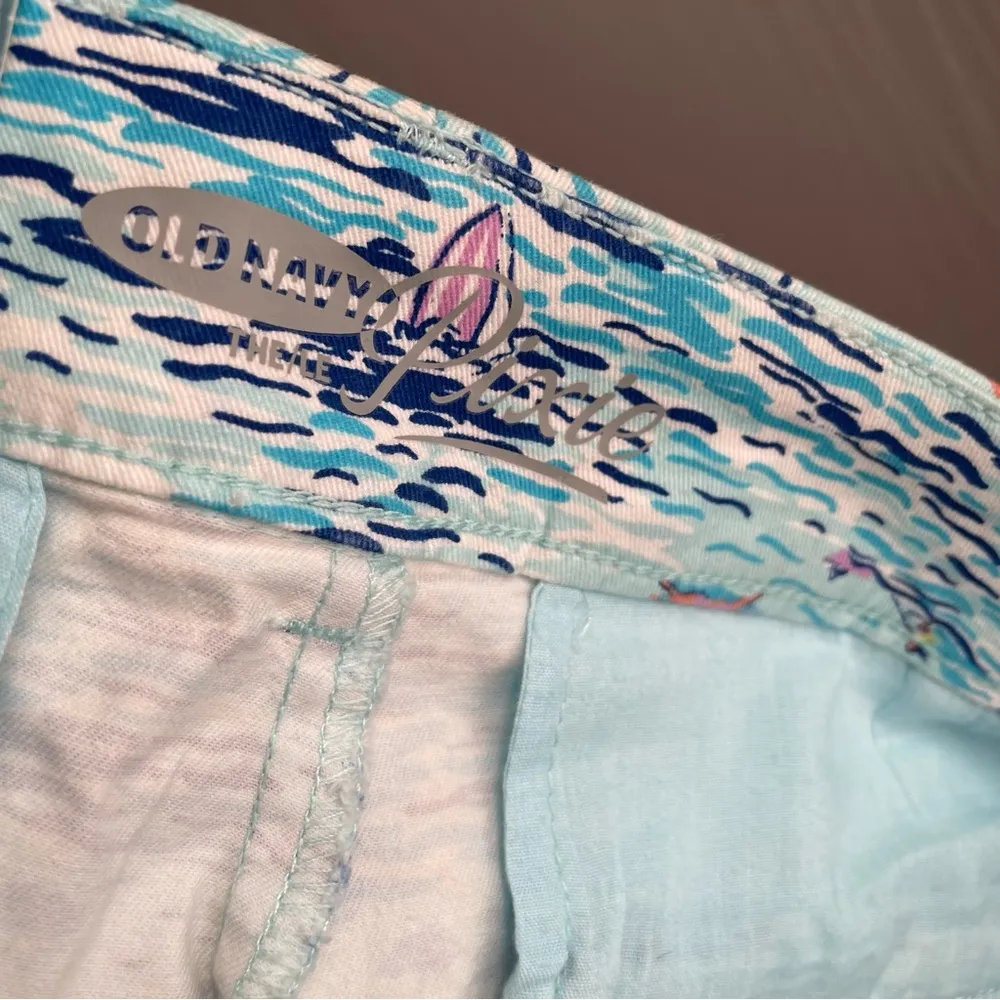 Old Navy Summer Twill Pixie Shorts Womens size 8 - Image 6