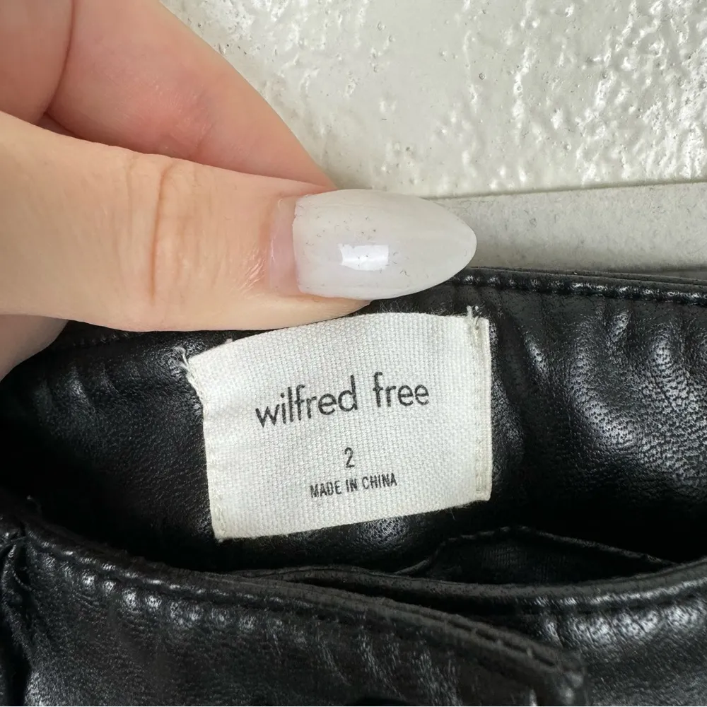 Aritzia Wilfred Free Charm High Rise Vegan Faux Leather Pants in Black Size 2 - Image 5