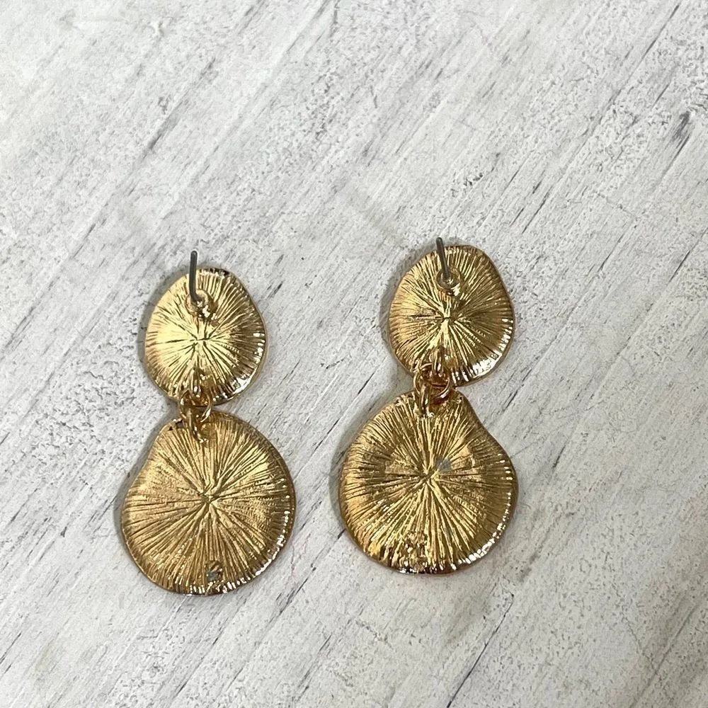 Zebra pattern black and white gold tone earrings - Image 3