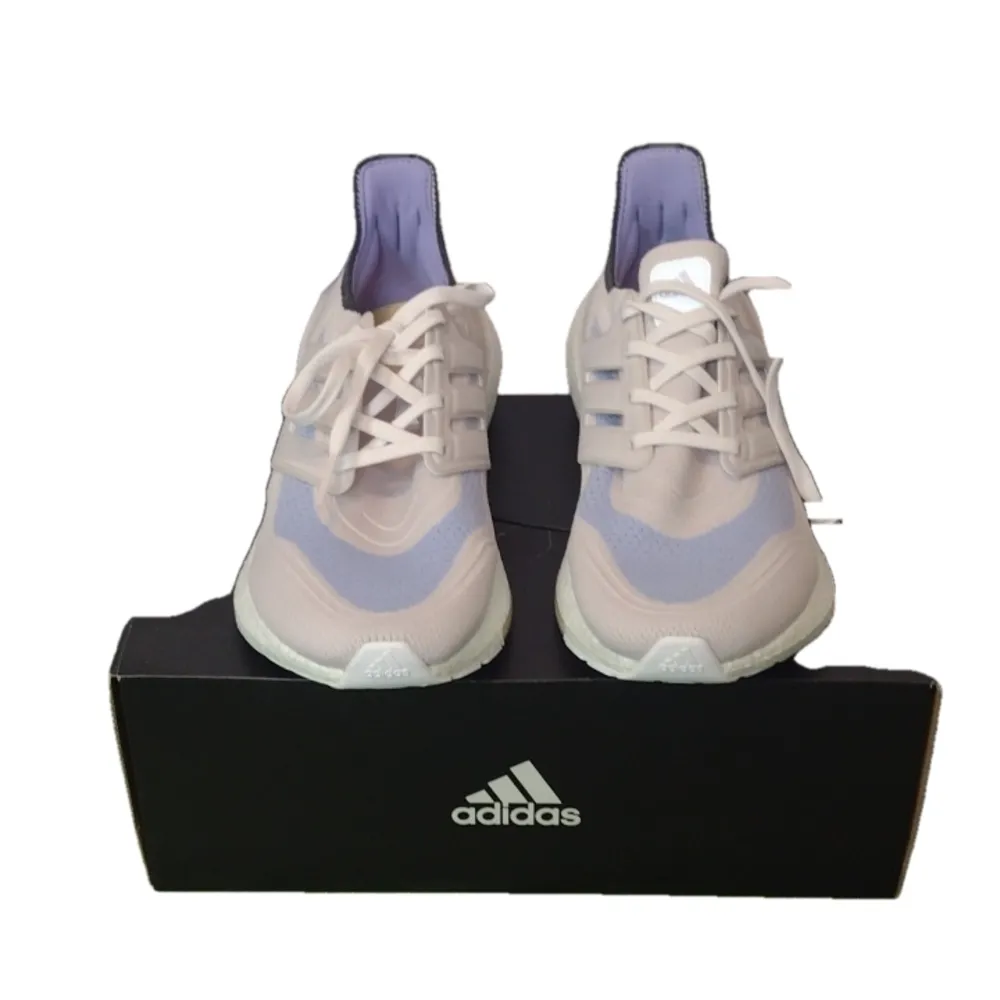 Adidas Ultraboost 21 W lavender running shoes size 9.5 - Image 3