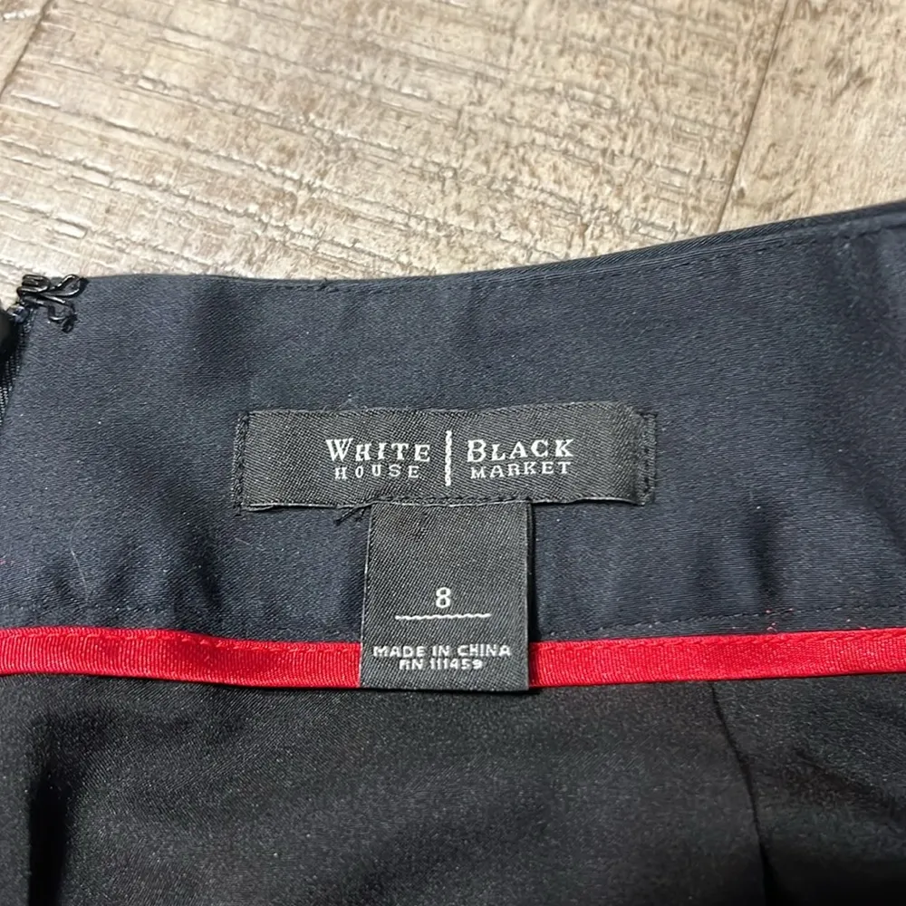 White House Black Market Black, cream and red statement skirt, size 8. EUC - Image 4