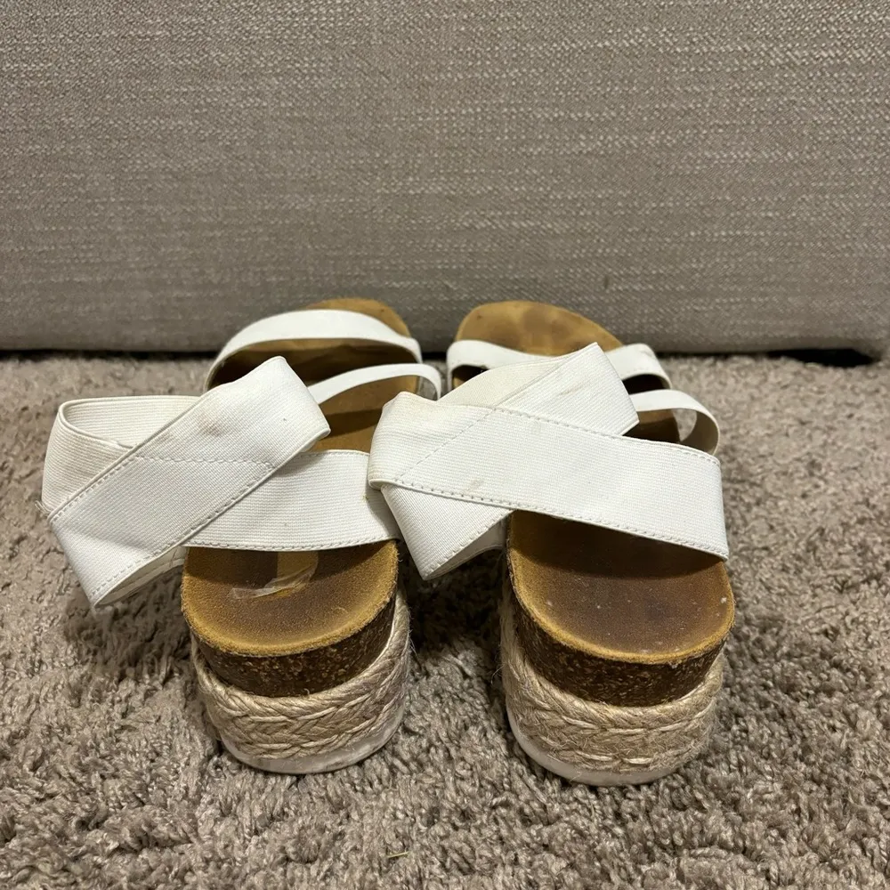 Steve Madden  Jaklin Flat Platform Sandals White - Image 2