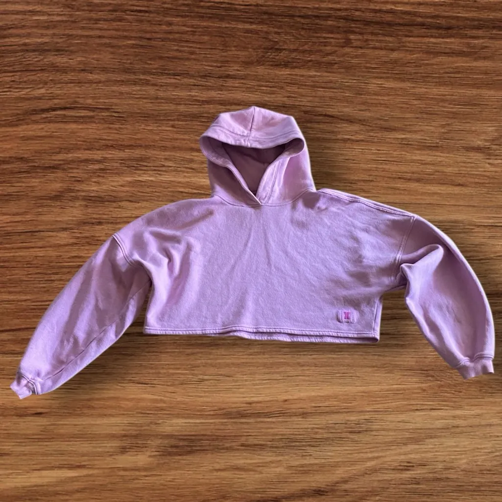 SAVAGE X FENTY Rihanna’s Essential cropped Hoodie, Pink, Large Pink - Image 4