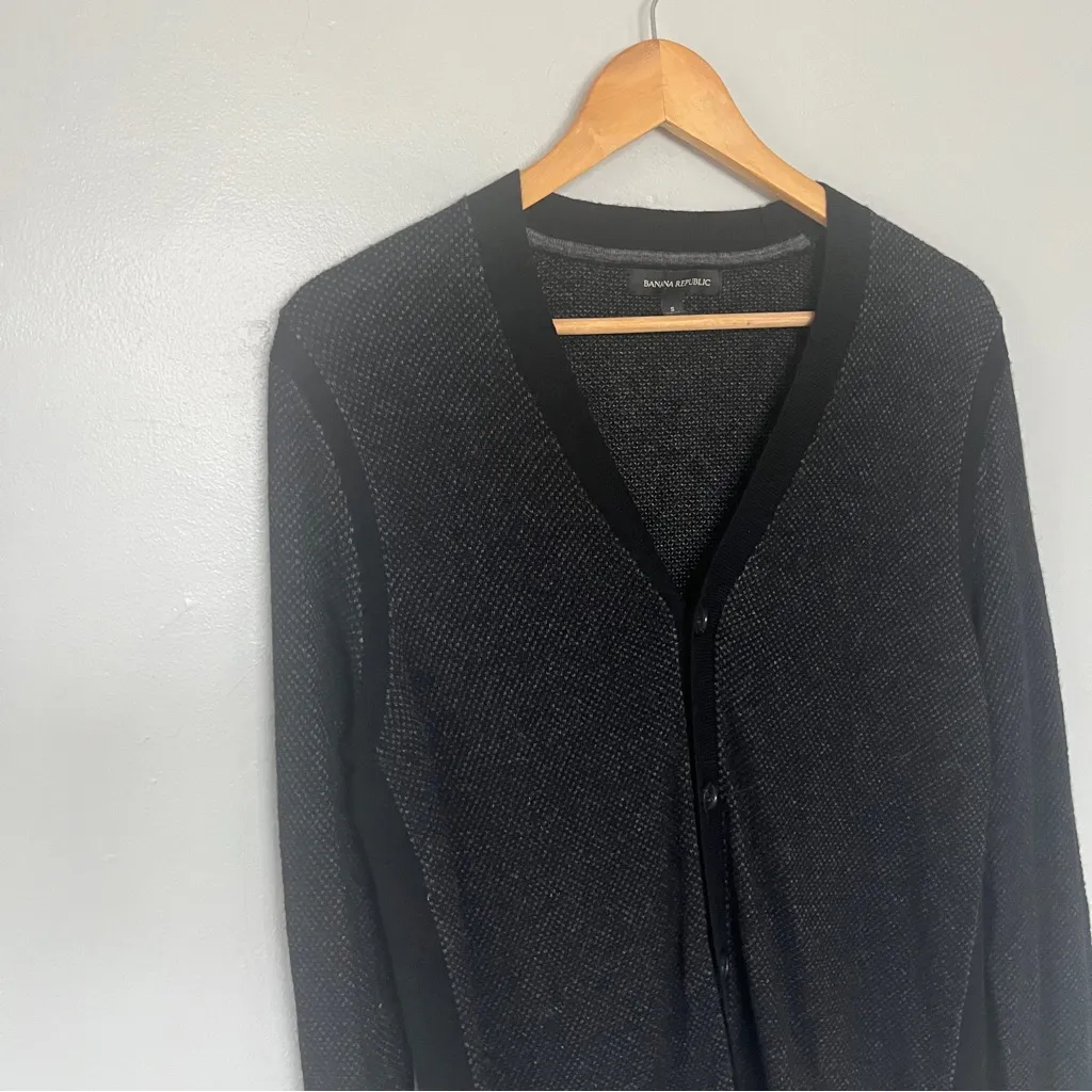 Banana Republic Women's Black Cardigan Sweater - Image 2