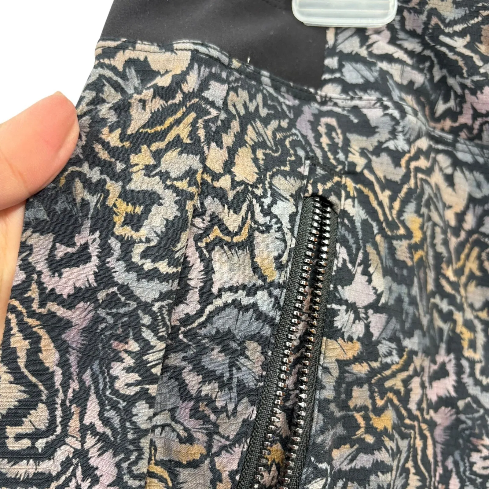 Athleta Women's Trekkie North‎ Jogger printed Athleisure Comfort Pants 12 - Image 5