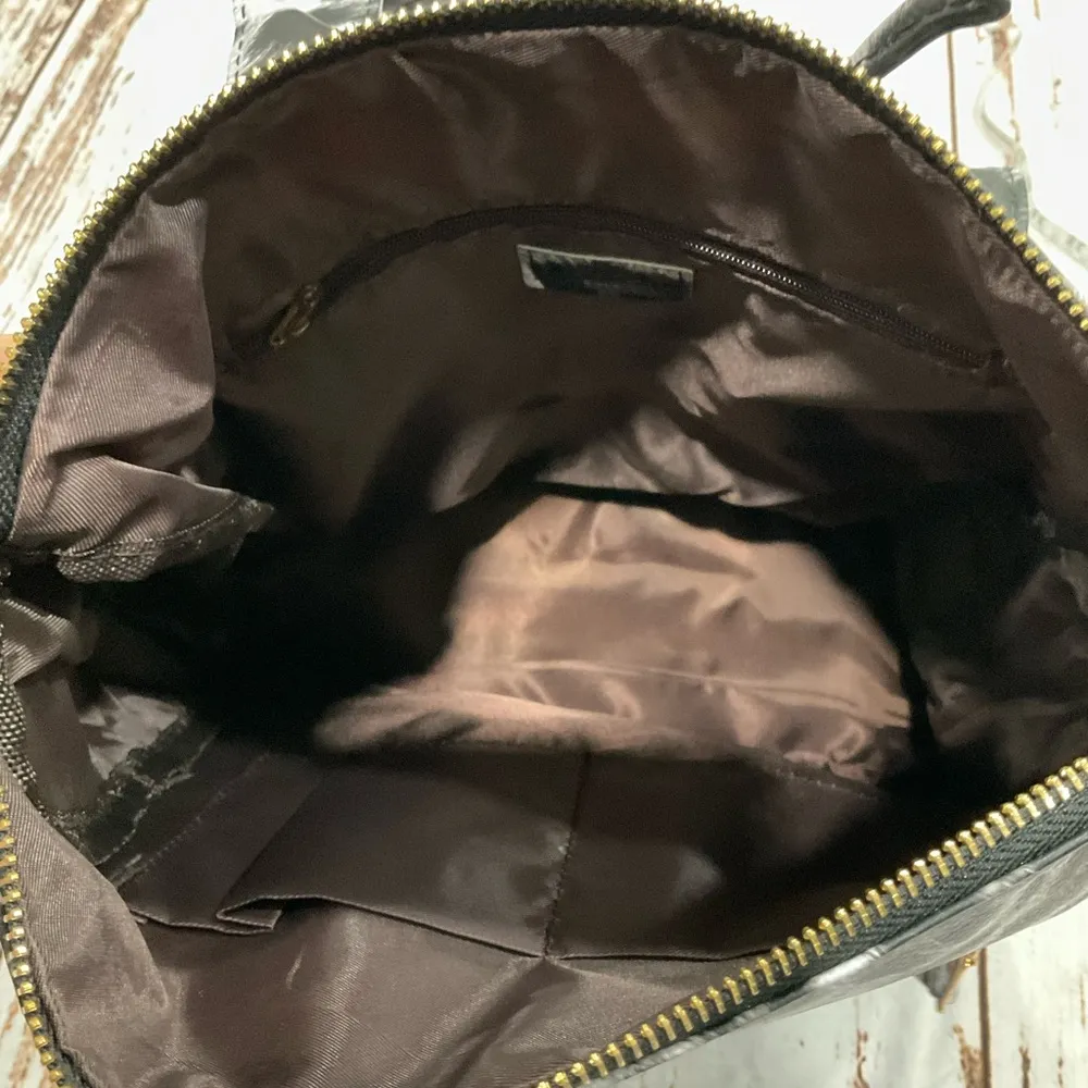 NWOT MODERN & CHIC FAUX LEATHER CONVERTIBLE TOTE STRAP BACKPACK - Image 4