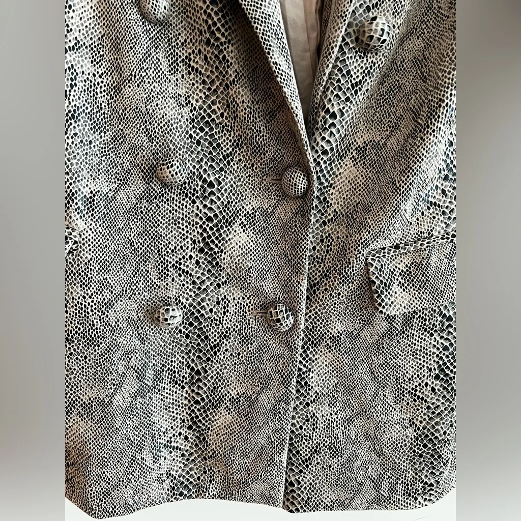 Blank NYC Women’s Size M Blazer Snakeskin Print Double Breasted - Image 9