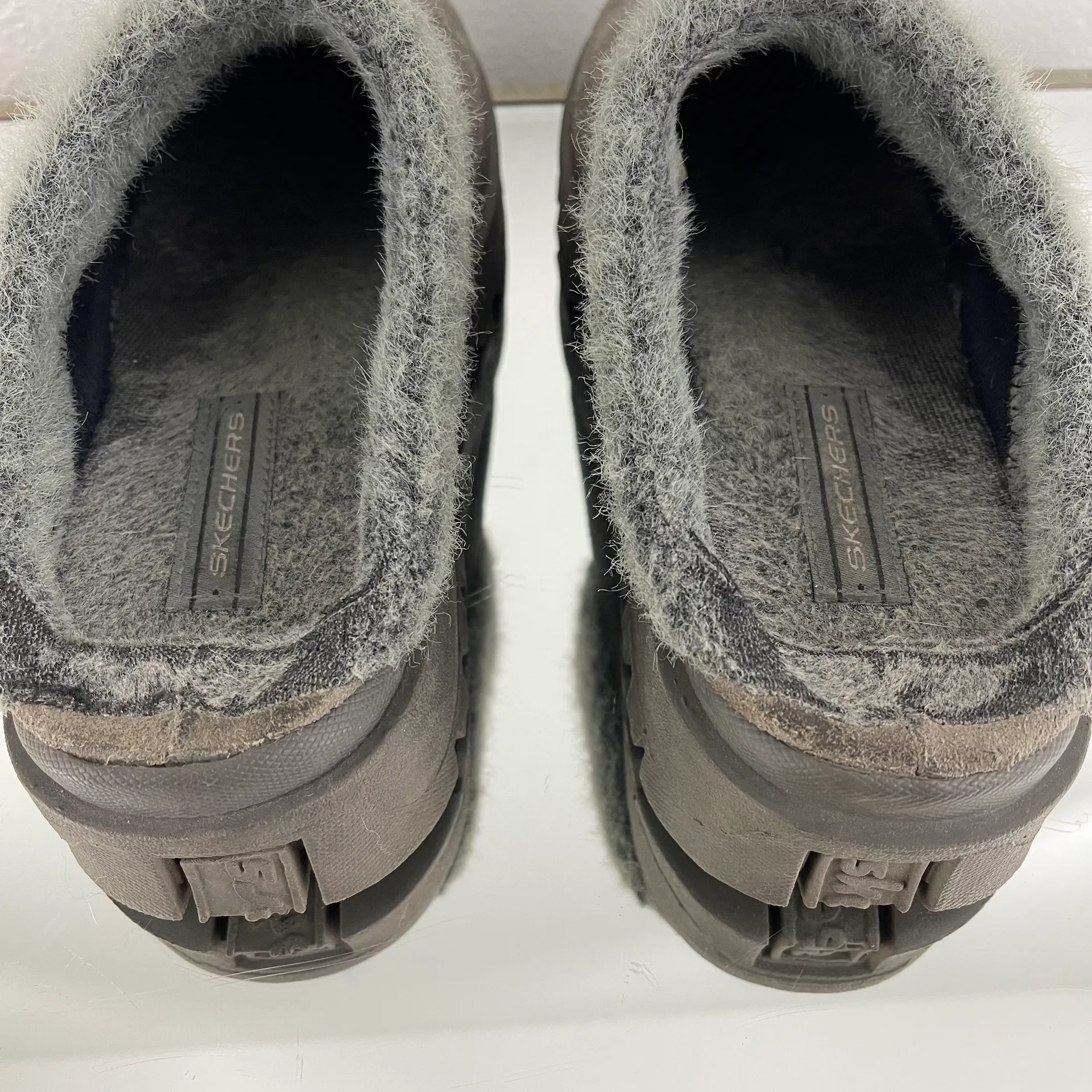 Skechers Vintage Y2K Grey Faux Fur Chunky Platform Lug Sole Cozy Clog Slides - Image 5