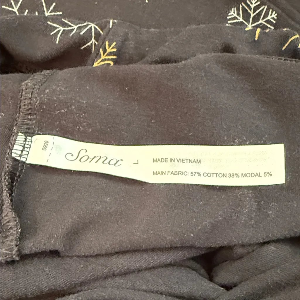 Soma Women’s 2 piece Pajamas Black, Gold and White Snowflake, Top XL / Pants L Black Size undefined - Image 13