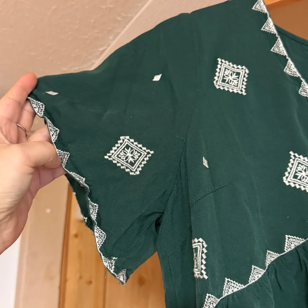 🎅 3/$15 SALE BaeVely Green Embroidered Babydoll Dress M Size M - Image 4