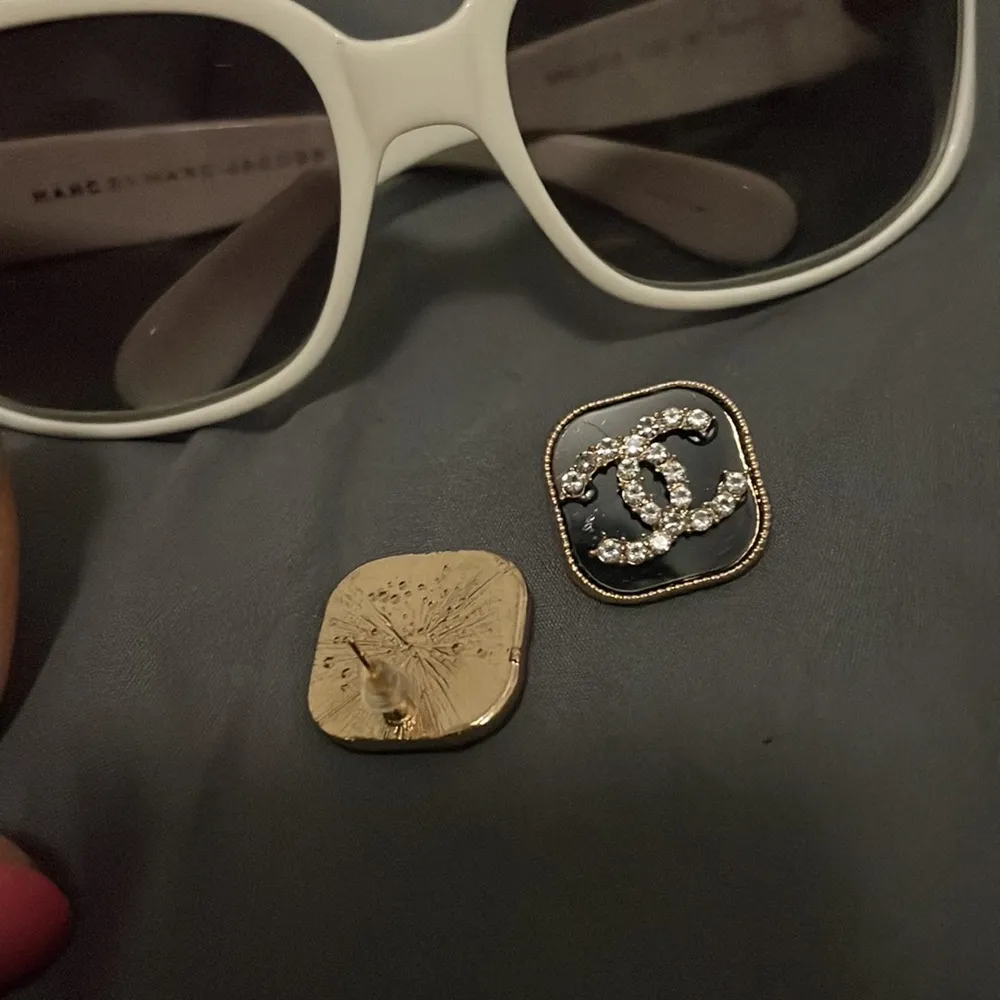 MJ sunglasses with earrings - Image 14