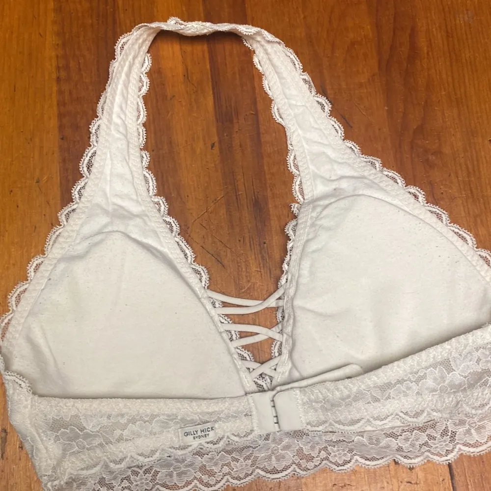 Lightly padded lace cream bralette by Gilly Hicks size small - Image 2