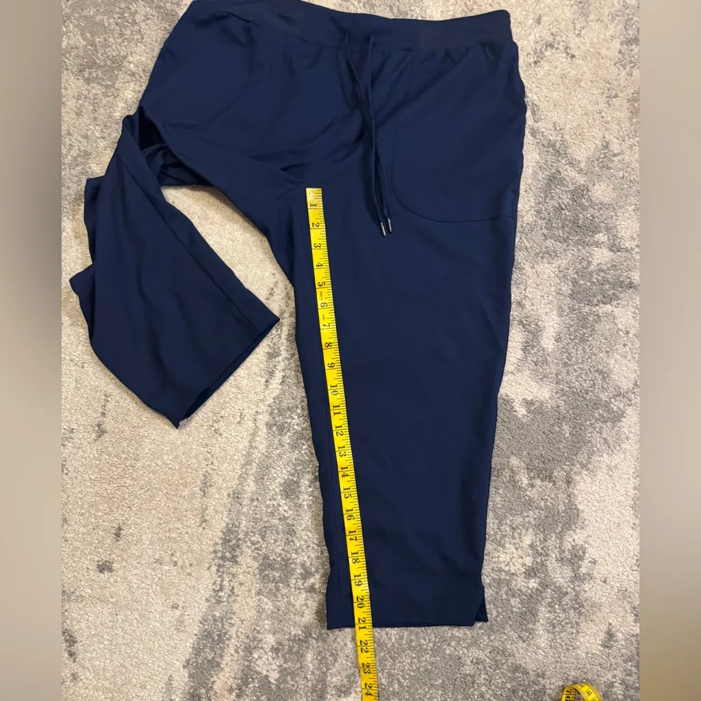 Women’s Blue St.John Bay Capris - Image 5