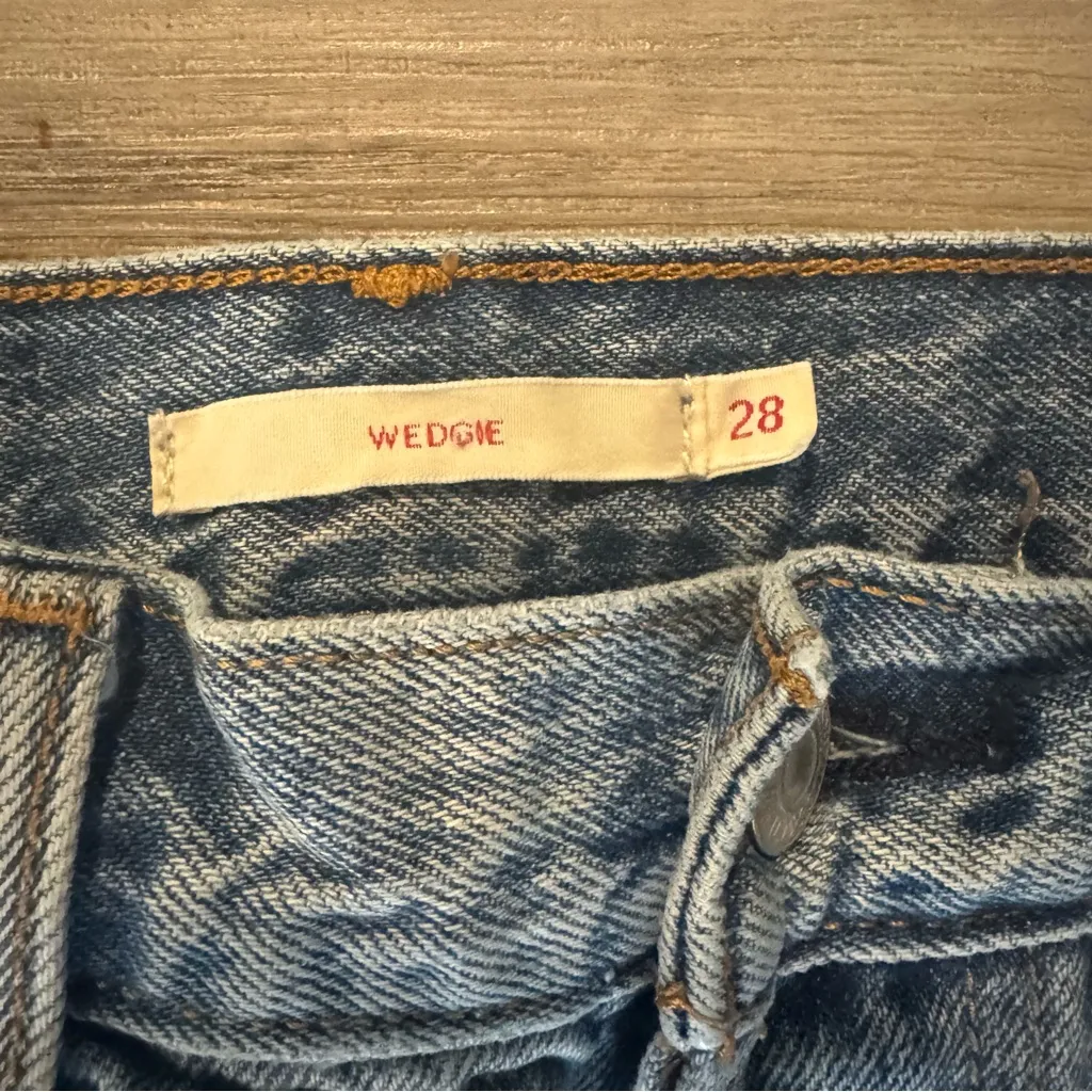 Levi’s Women’s 28x27 Light Wash Raw Hem High Waist Wedgie Ankle Pants - Image 5