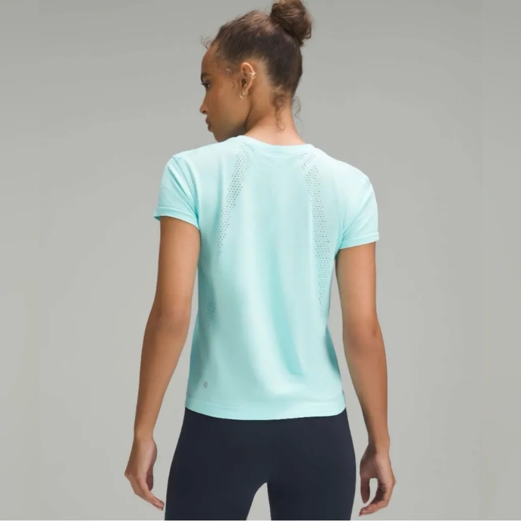 Lululemon Train To Be Cyan Blue Short Sleeve Shirt Women’s Size Small 6 - Image 2