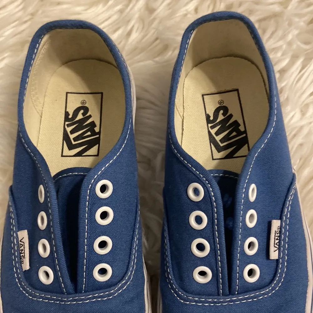 Vans size women’s 5 excellent condition never been worn color light blue - Image 4