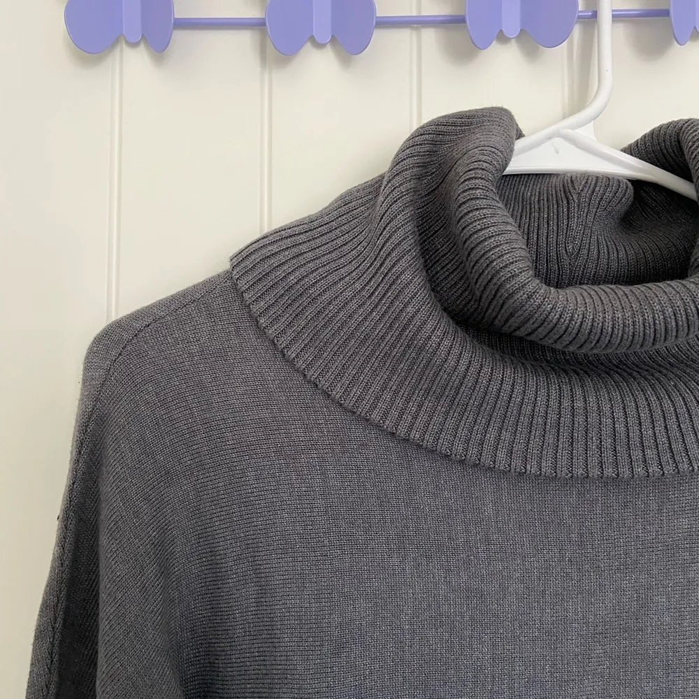 EUC | Spring & Mercer women’s cowl neck cropped sleeve soft knit sweater — large Gray - Image 3