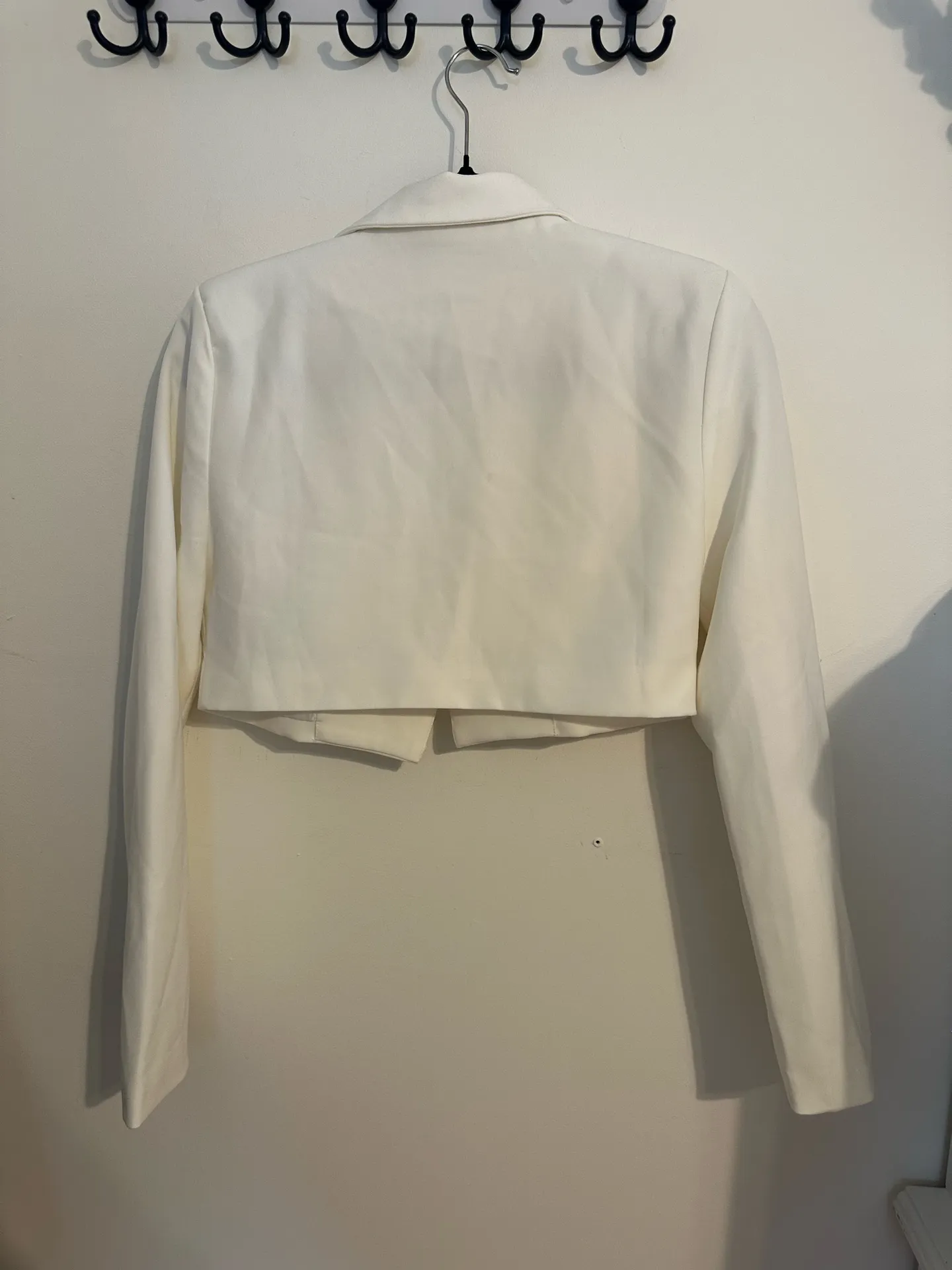 Luxe To Kill Cropped White Blazer Size 4 - Image 3