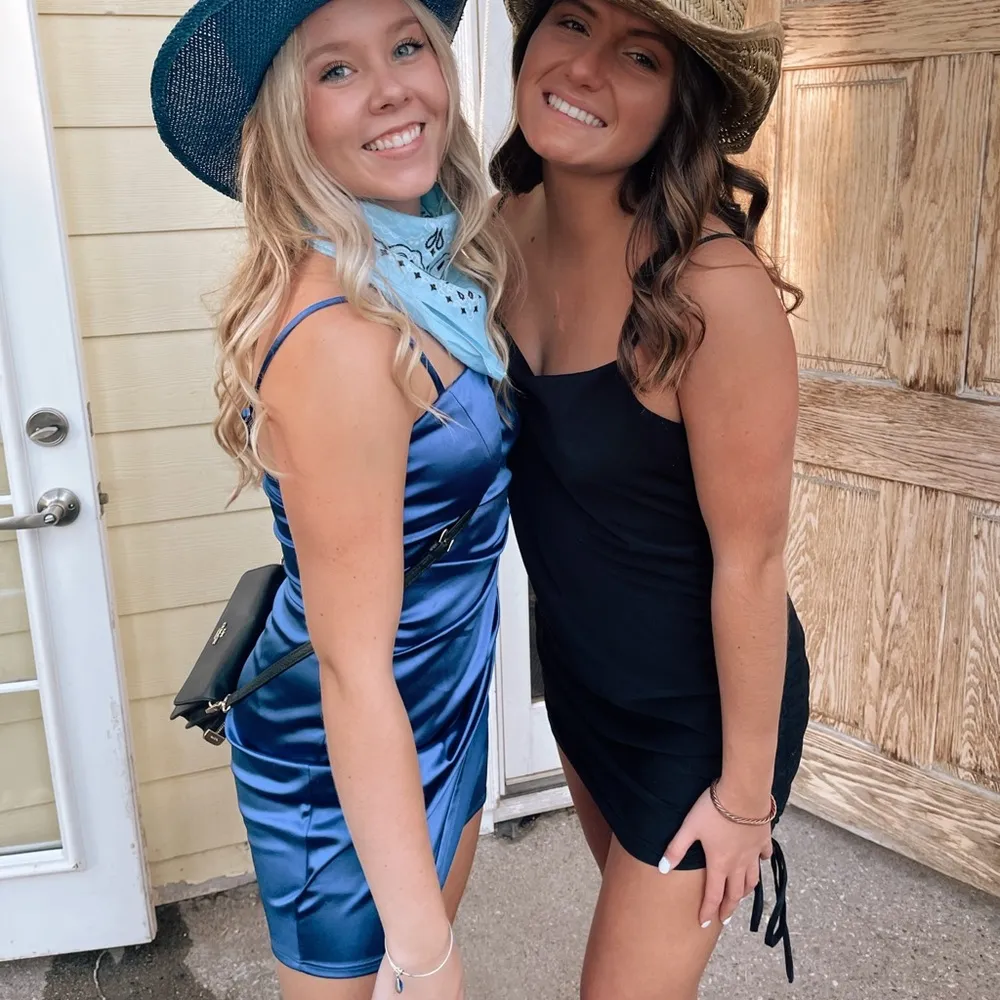 Blue satin dress - Image 6