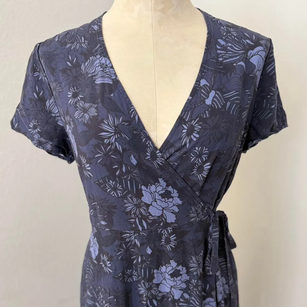 Marine Layer Emlyn Floral Wrap Midi Dress in Navy Floral Print - Size S - Image 3