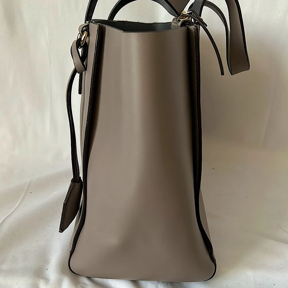 Kate Spade Authentic Gorgeous Light Gray/Taupe Leather Bag Purse 🌺🌺 - Image 5