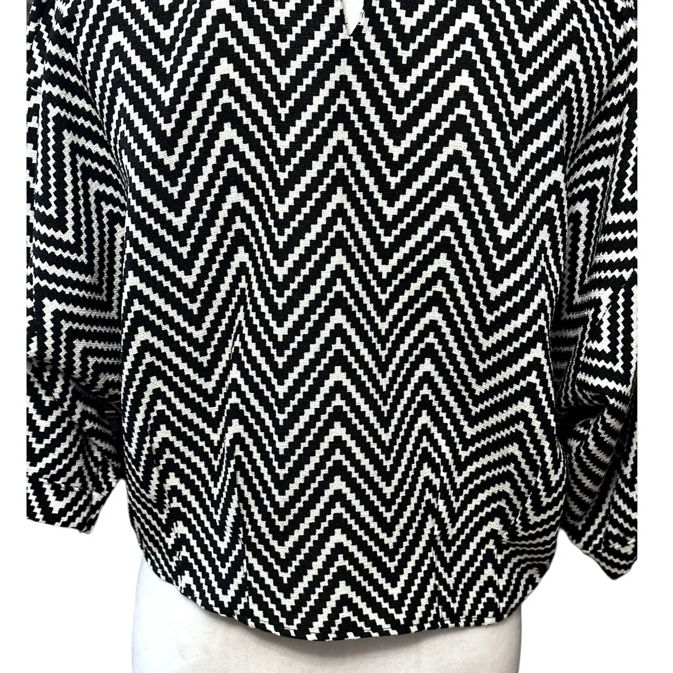 NU New York Women's Black & White Herringbone 3/4 Sleeve Blouse Key Hole Back L - Image 6