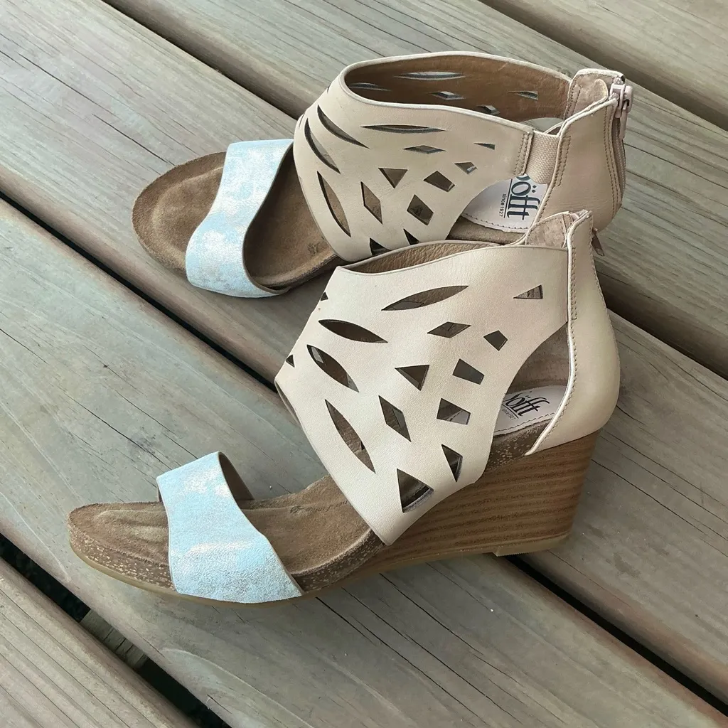 Stylish SOFFT sandals🌷🌷 Silver Size 8 - Image 5