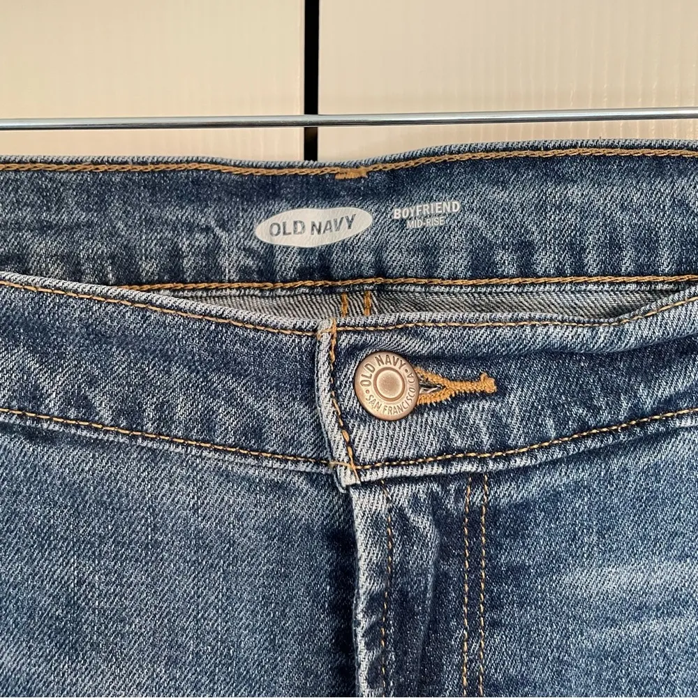 Old Navy Boyfriend Patchwork Jeans Sz 10 Straight Leg Medium Wash Denim - Image 5