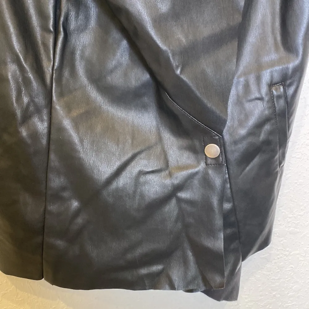 Kut from the Kloth Faux Leather Moto Vest 2 Button Closure EUC Sz Lg - Image 3