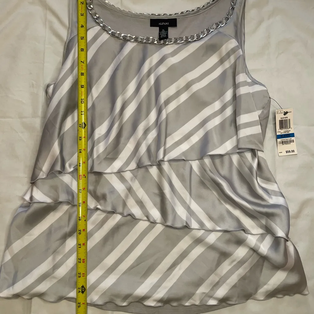 Alfani Silver and White Chain - Image 3