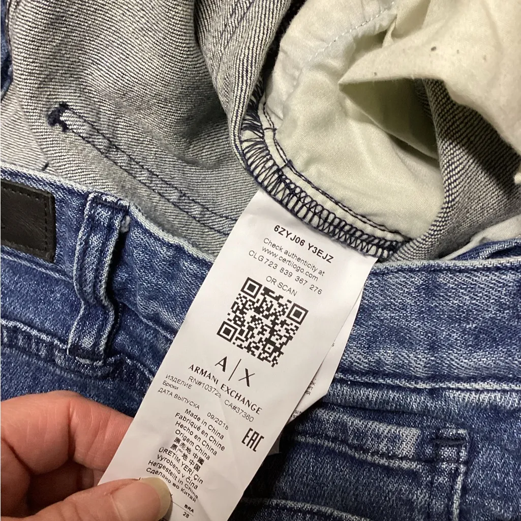 Armani Exchange A/X  Boyfriend jeans. Size 28 - Image 10