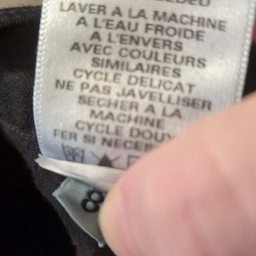 NYDJ black tummy tuck jeans size 8P - Image 4