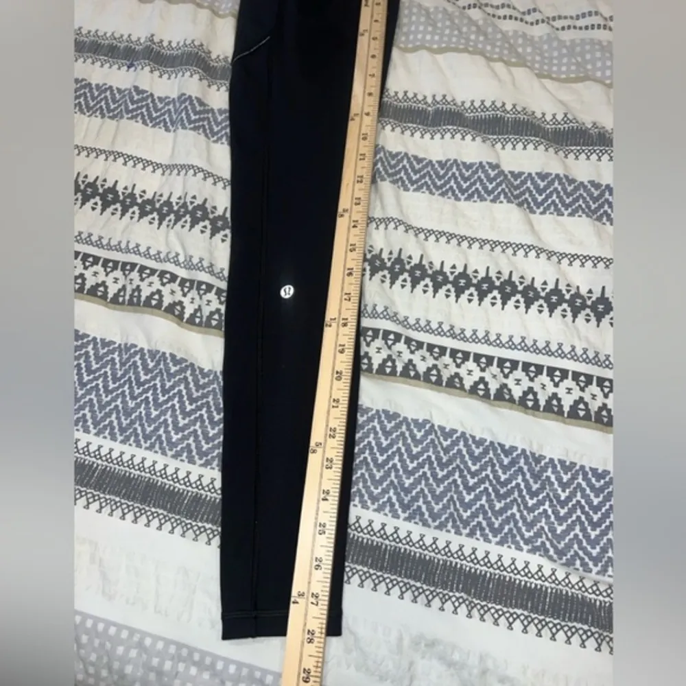 Lululemon Speed Up Tight 28”
*Full on Luxtreme
Size 4‎ - Image 5